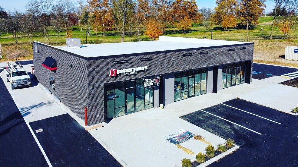 930 Louisville Rd, Frankfort, KY à louer - Photo du bâtiment - Image 1 de 7