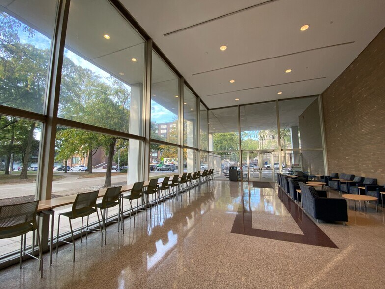 4 E Allegheny Ctr, Pittsburgh, PA for lease - Interior Photo - Image 2 of 8