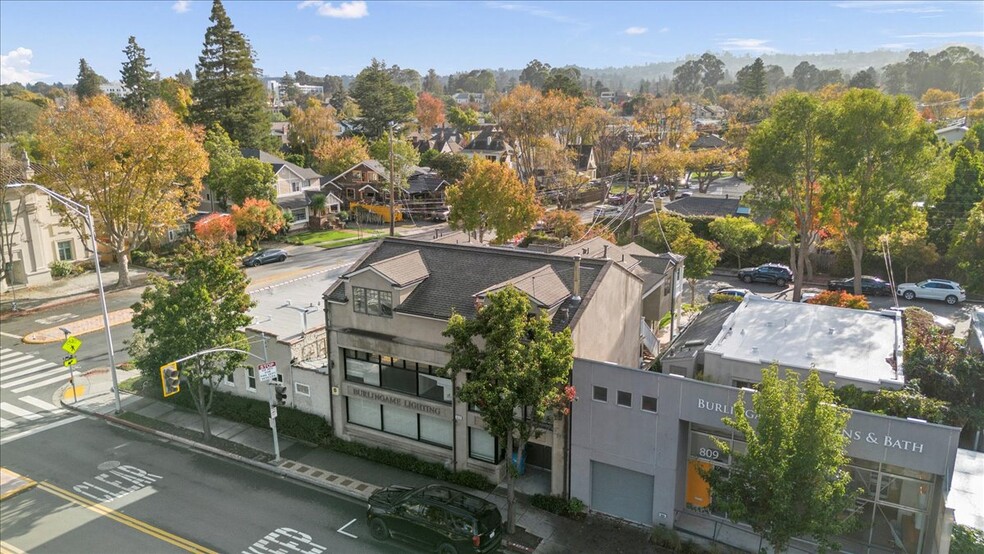 808 Edgehill Dr, Burlingame, CA à louer - Photo du bâtiment - Image 2 de 13