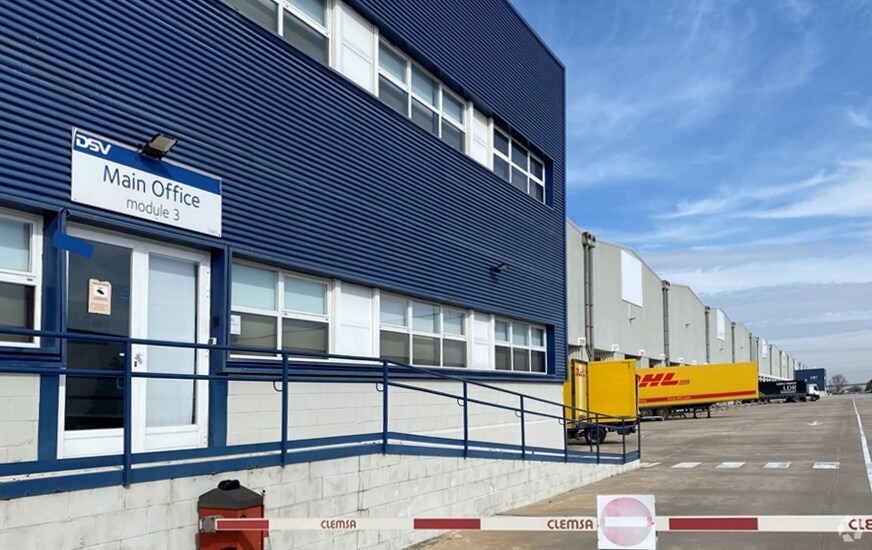 Calle Tesoro, 1, Cabanillas del Campo, Guadalajara à louer - Photo du bâtiment - Image 3 de 4