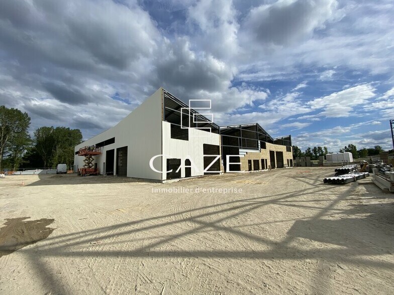 Flex in Carbon-Blanc for sale - Building Photo - Image 2 of 8