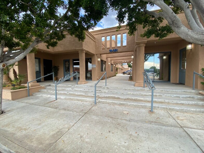 74361 Highway 111, Palm Desert, CA à louer - Photo du bâtiment - Image 3 de 7