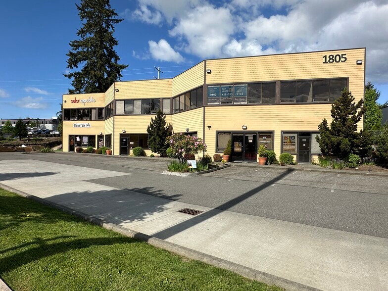 1805 136th Pl NE, Bellevue, WA à louer - Photo du bâtiment - Image 3 de 9