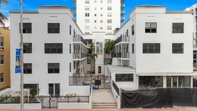 2814 Collins Ave, Miami Beach, FL à vendre - Vidéo sur l’inscription commerciale - Image 2 de 11