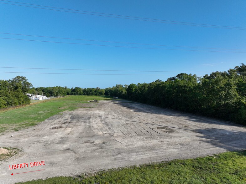 Liberty Drive, Port Allen, LA à louer - Photo du bâtiment - Image 2 de 5