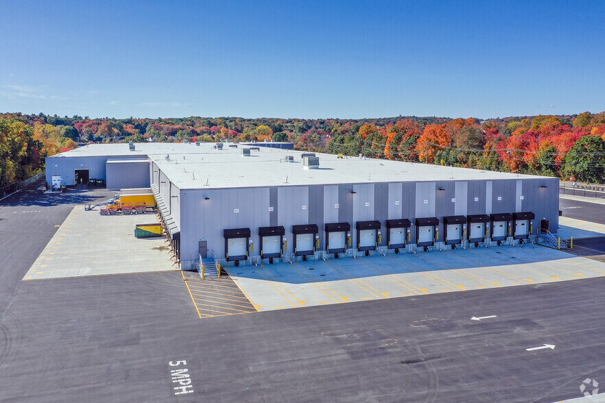 1 National St, Milford, MA à louer - Photo principale - Image 1 de 6