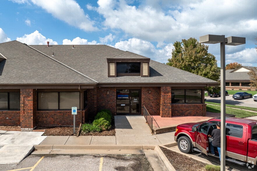 7570 W 21st St N, Wichita, KS for lease - Building Photo - Image 2 of 4
