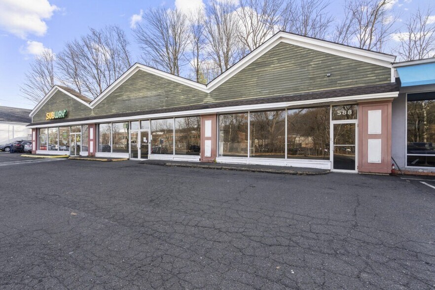 588 Main Ave, Norwalk, CT à louer - Photo du bâtiment - Image 2 de 4