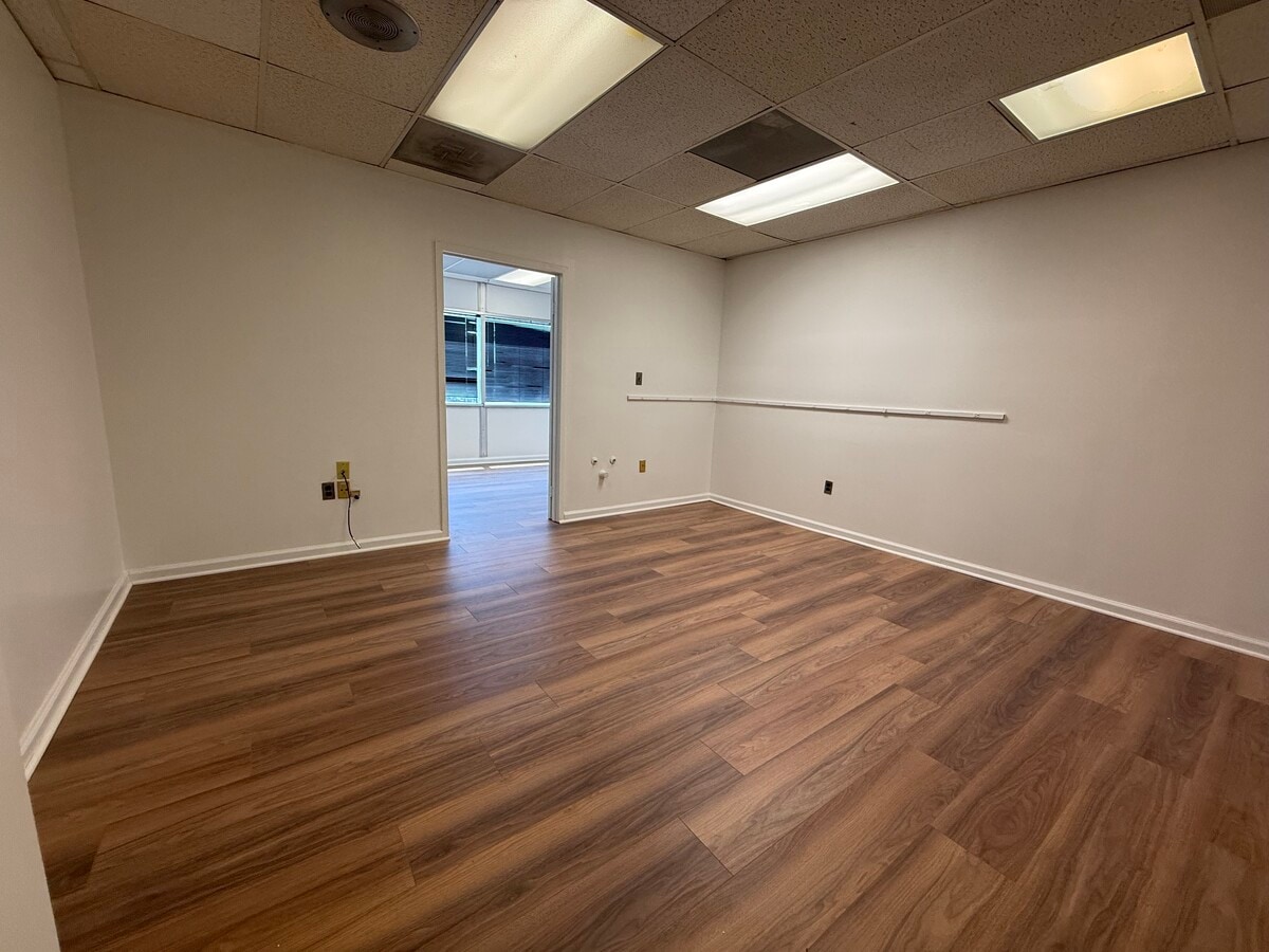 4810 Beauregard St, Alexandria, VA 22312 - Unit 312 -  - Interior Photo - Image 2 of 4