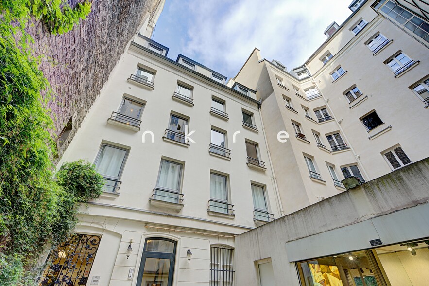 Rue Du Faubourg Saint-Honoré, Paris for lease - Building Photo - Image 2 of 9