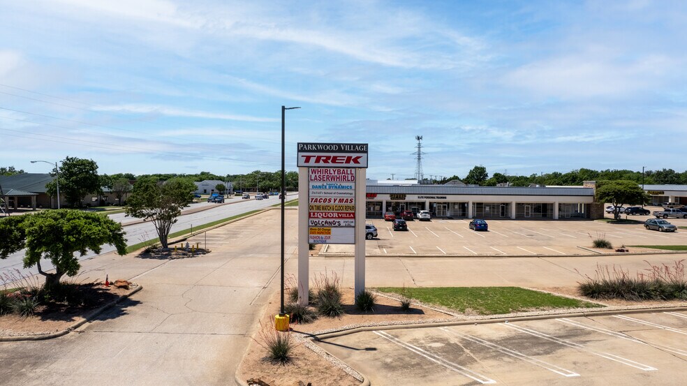 113-217 Harwood Rd, Hurst, TX à louer - Photo du bâtiment - Image 2 de 15