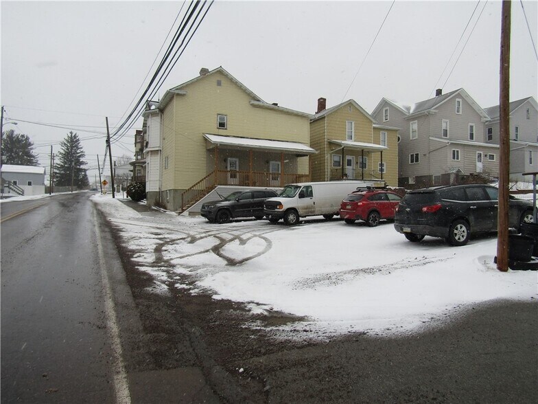 300 Meyers Ave, Meyersdale, PA à vendre - Photo du bâtiment - Image 3 de 6