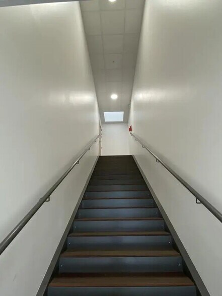 8 Avenue De L'Industrie, Corbas à louer - Photo intérieure - Image 2 de 4