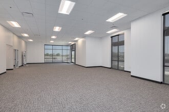 905 E Queen Creek Rd, Chandler, AZ for lease Interior Photo- Image 2 of 7