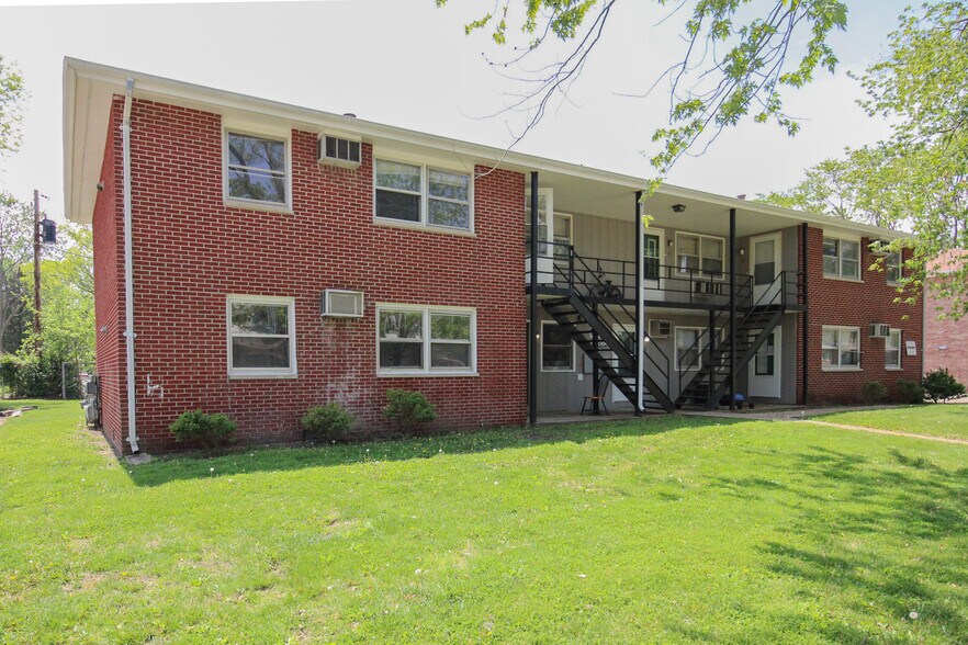 1303 Mitchem Dr, Urbana, IL for sale - Primary Photo - Image 1 of 1