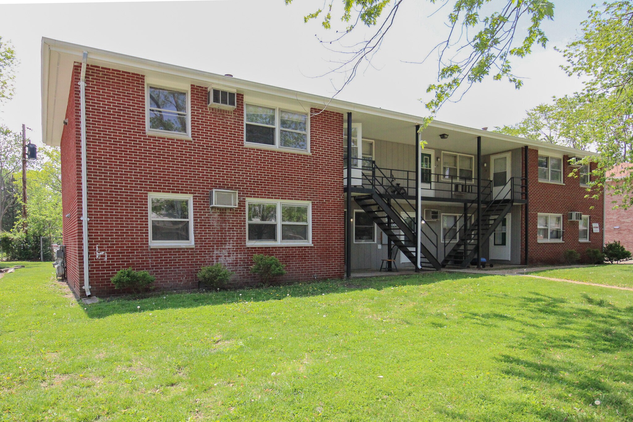 1303 Mitchem Dr, Urbana, IL for sale Primary Photo- Image 1 of 2