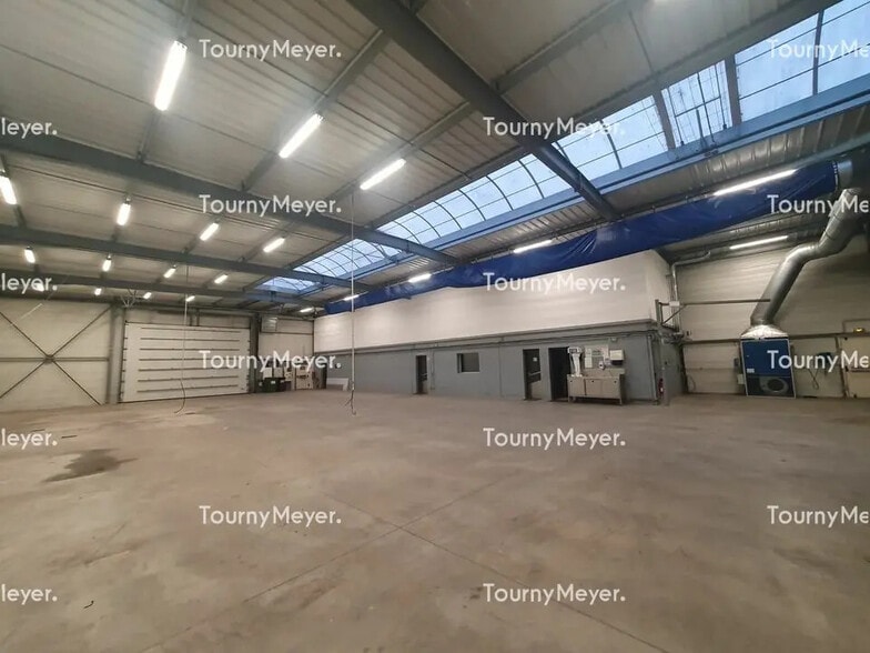 Flex in Saint-Médard-en-Jalles for lease - Interior Photo - Image 1 of 7