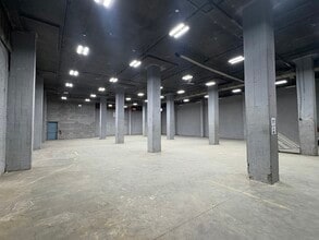 5571 Rue Paré, Montréal, QC for lease Interior Photo- Image 2 of 9