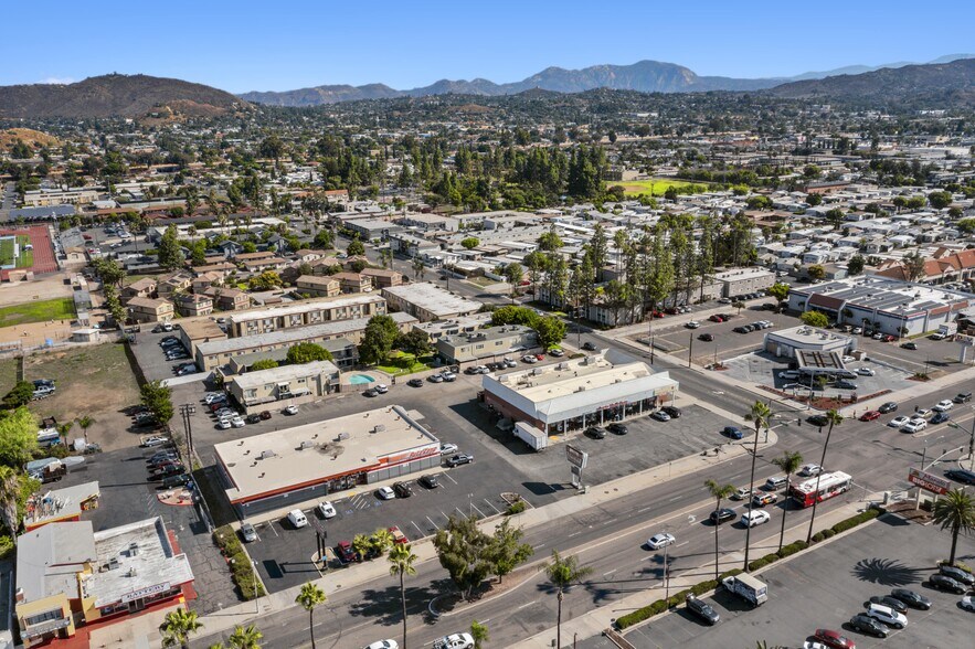 1090 E Main St, El Cajon, CA à louer - Aérien - Image 2 de 12