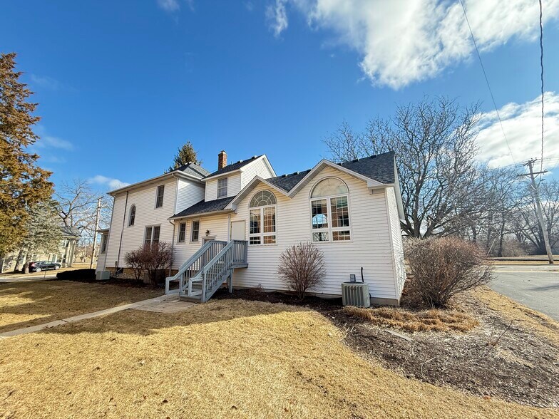 236 Webster St, Batavia, IL à louer - Photo du bâtiment - Image 2 de 9