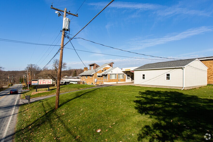 833 Finley Rd, Belle Vernon, PA à vendre - Photo du bâtiment - Image 2 de 5