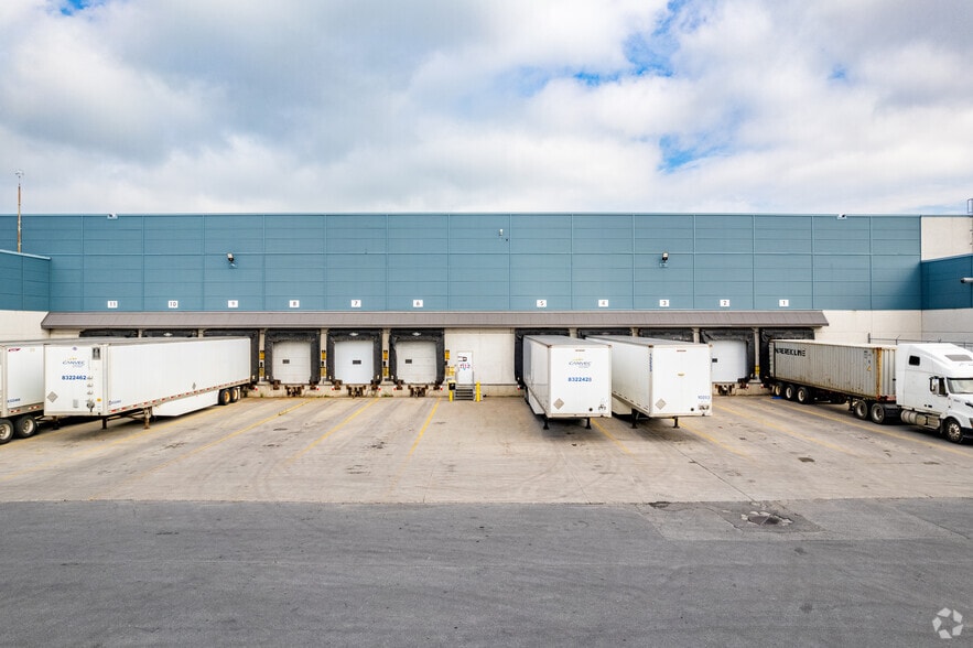 401 Rue Marie-Curie, Vaudreuil-dorion, QC à louer - Photo du bâtiment - Image 2 de 14