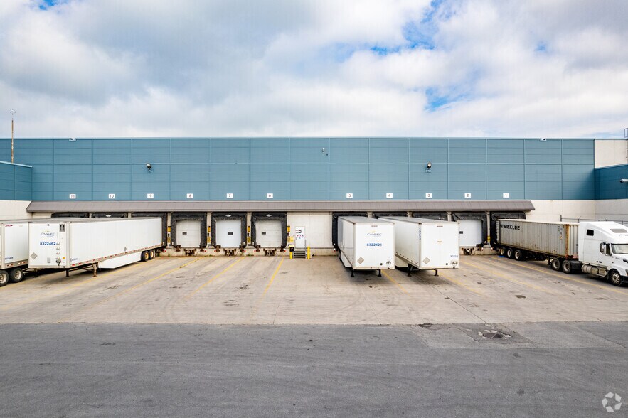 401 Rue Marie-Curie, Vaudreuil-dorion, QC à louer - Photo du bâtiment - Image 3 de 15