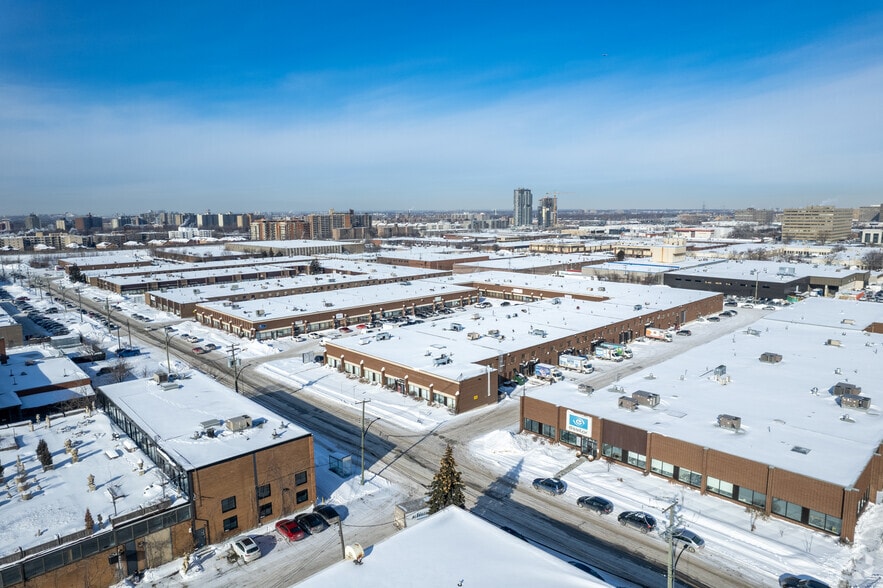 375-455 Deslauriers Rue, Saint-Laurent, QC à louer - Aérien - Image 2 de 25