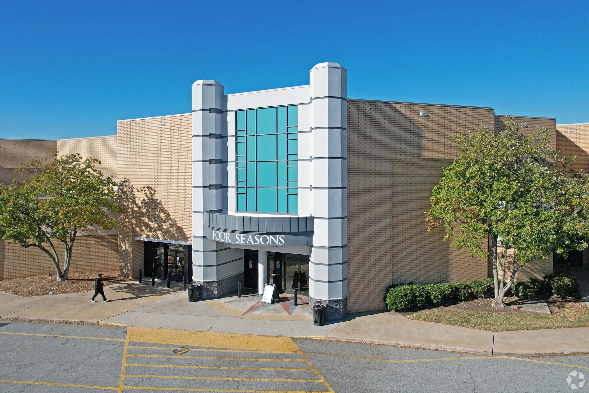 410 Four Seasons Town Centre Blvd, Greensboro, NC for lease Primary Photo- Image 1 of 7