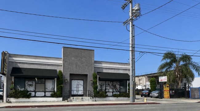 More details for 18215-18217 Parthenia St, Northridge, CA - Industrial for Lease