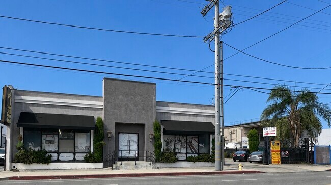 Plus de détails pour 18215-18217 Parthenia St, Northridge, CA - Industriel à louer