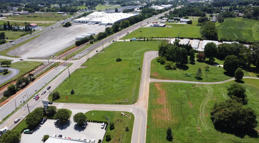 4001 Cool Springs Rd, Morristown, TN for sale - Building Photo - Image 3 of 8