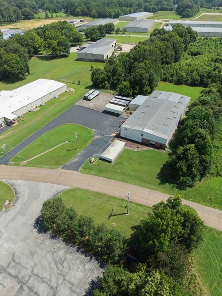 208 Edwards Dr, Jackson, TN for lease - Building Photo - Image 3 of 5