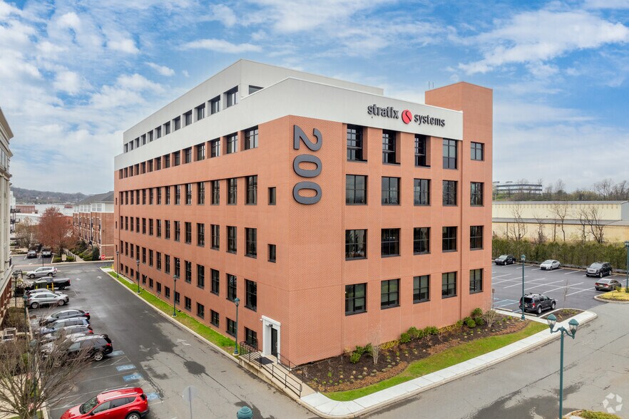 200 N Park Rd, Wyomissing, PA à louer - Photo du bâtiment - Image 2 de 9