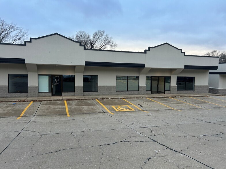 2001-2101 Hamilton Blvd, Sioux City, IA à louer - Photo du bâtiment - Image 1 de 1