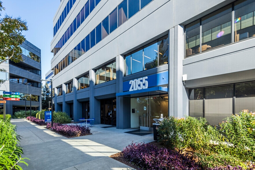 2055 Gateway Pl, San Jose, CA à louer - Photo du bâtiment - Image 2 de 13