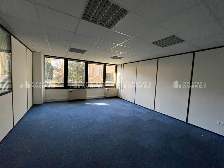 Office in Marseille for lease - Interior Photo - Image 3 of 35