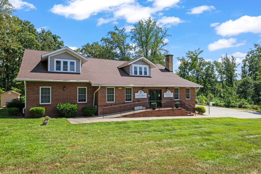 412 Cambridge St, Fredericksburg, VA for lease - Building Photo - Image 1 of 15