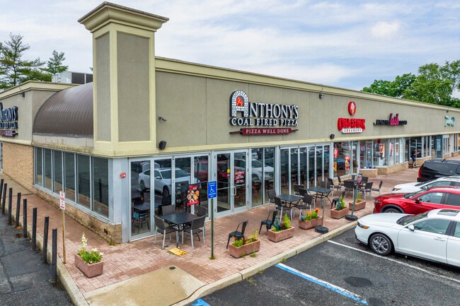 Plus de détails pour 6401 Jericho Tpke, Commack, NY - Commerce de détail aux enchères