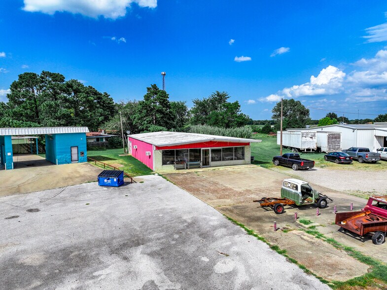 604 Frisco St, Cumby, TX à vendre - Photo du bâtiment - Image 2 de 22