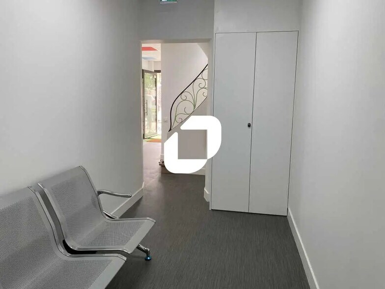 Office in Talence for lease - Interior Photo - Image 3 of 6