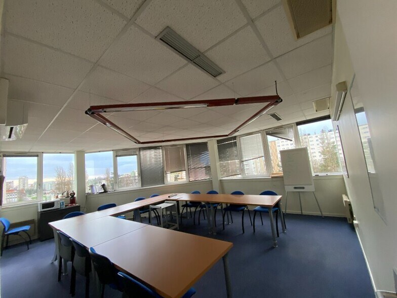Office in Chalon-sur-Saône for lease - Interior Photo - Image 2 of 8