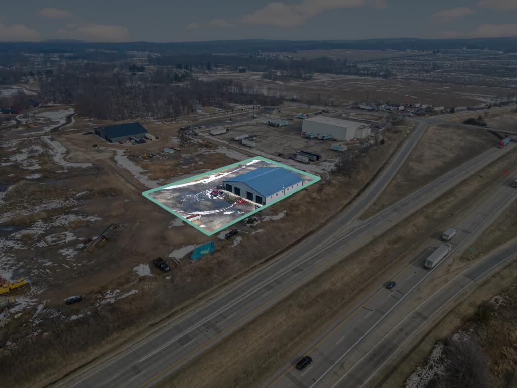 8635 Sterling Heights Dr, Clarksville, MI à vendre Photo du bâtiment- Image 1 de 5