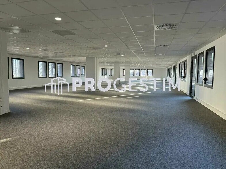 Commerce de détail dans Dijon à louer - Photo du bâtiment - Image 3 de 10