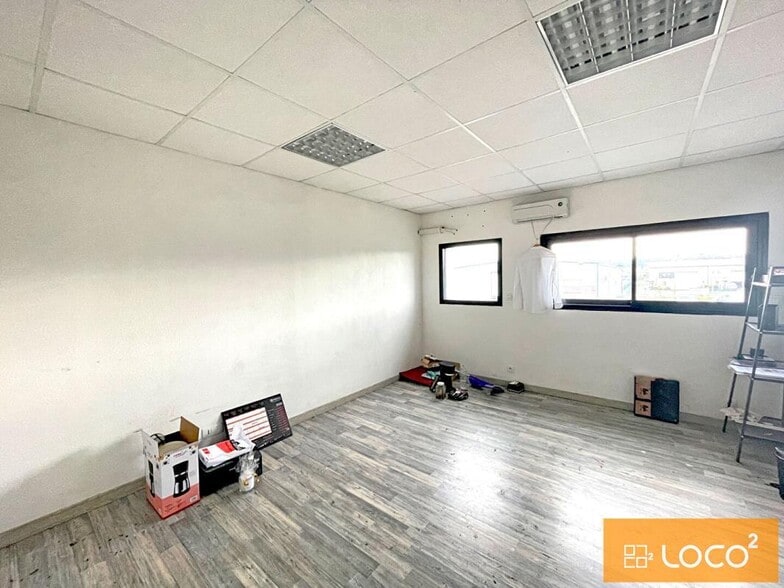 26 Rue De La Gravette, Gratentour for lease - Building Photo - Image 2 of 5