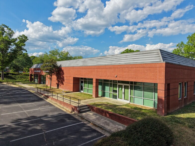 800 Springfield Commons Dr, Raleigh, NC à vendre - Photo du bâtiment - Image 2 de 13