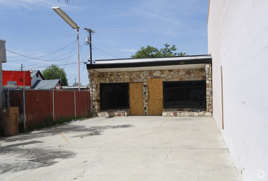 217 Chester Ave, Bakersfield, CA for sale - Primary Photo - Image 1 of 1