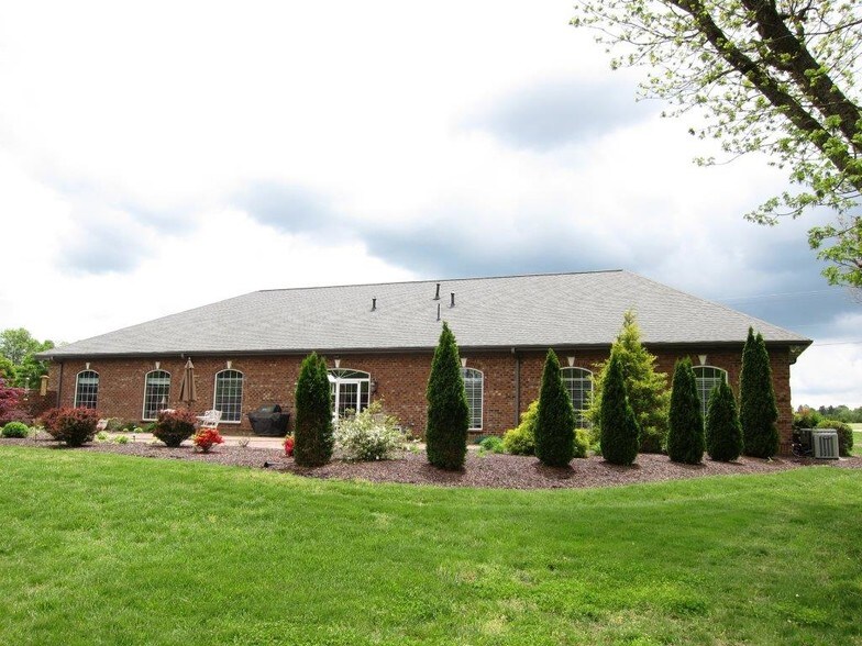 7261 Burlington Rd, Whitsett, NC à vendre - Photo du bâtiment - Image 3 de 10