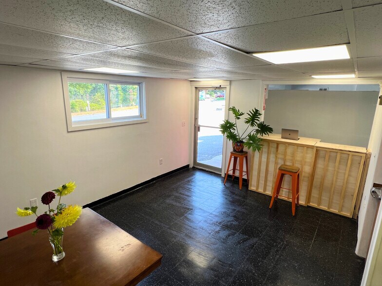 33 Zabelle Ave, Auburn, MA à vendre - Photo intérieure - Image 2 de 21