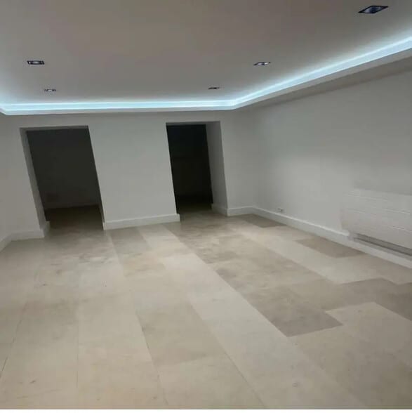 Retail in Paris for lease - Interior Photo - Image 3 of 4